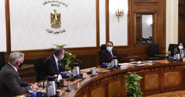 رئيس الوزراء يبحث مع "جنرال موتورز" و"مجموعة منصور" دعم توطين صناعة السيارات