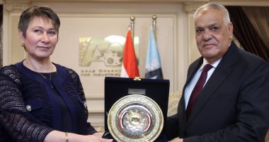 الهيئة العربية للتصنيع تستقبل وزيرة الاقتصاد البلغارية خلال معرض إيديكس   