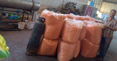 ضبط 3 آلاف و720 قطعة مواد غذائية و2 طن نخالة خشنة داخل مصانع غير مرخصة بالشرقية