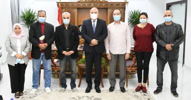 محافظ قنا يستقبل أبطال العرض المسرحى "طقوس العودة "