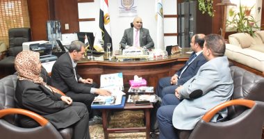 رئيس جامعة الأقصر يستقبل المدير الإقليمي لإحدى الشركات العالمية في مجال التدريب