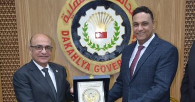 من محكمة بنى عبيد.. وزير العدل يهيب بالعاملين حسن معاملة المواطنين