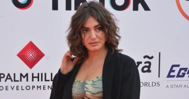 شاهد صناع الفيلم اللبنانى "النهر" على السجادة الحمراء بالقاهرة السينمائى