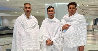 حمو بيكا وحسن شاكوش وعلى قدورة بملابس الإحرام: لبيك اللهم عمرة.. صور