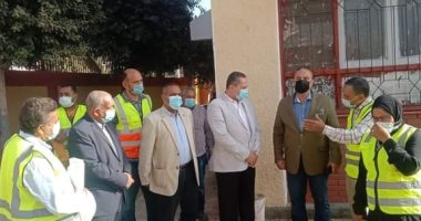 رئيس هيئة الأبنية التعليمية يتفقد مشروعات حياة كريمة بقرى ملوى بالمنيا