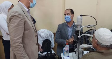 وكيل صحة الشرقية يتفقد القافلة الطبية لمرضى العيون بالزقازيق