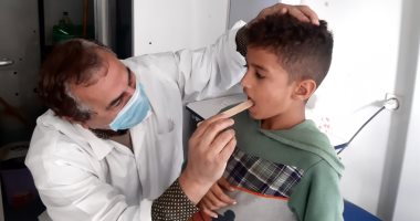 ضمن حياة كريمة.. وكيل صحة بالشرقية يتفقد القافلة العلاجية بقرية أكياد 
