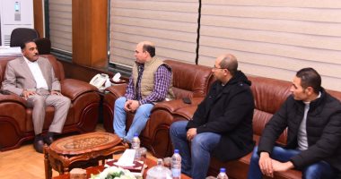 تربية دودة القز ورعاية أشجار الزيتون.. محور لقاء محافظ مطروح بمسئولى الزراعة 