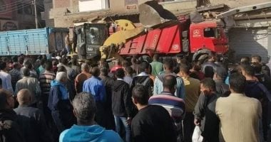 أهالى ديرب نجم بالشرقية يشيعون جنازة الضحية الثانية لحادث "مقطورة المخبز"