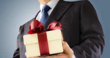 إمتى الزوج المصرى بيفكر يشترى هدية لزوجته من غير مناسبة؟.. خدش الطاسة أبرزها