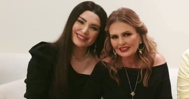 حكاية عبير صبرى مع يسرا من الدراما للسينما للمسرح فى "صافى وفافى"