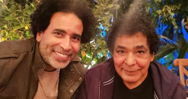 مصطفى شوقى مع الكينج محمد منير فى أحدث ظهور له.. صورة