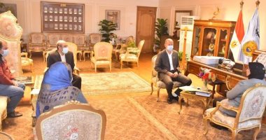 محافظ أسيوط يوجه بتعظيم الإيرادات وتخفيض المصروفات وتحصيل المتأخرات.. صور
