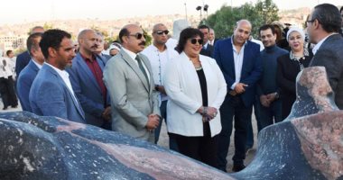 وزيرة الثقافة ومحافظ أسوان يشهدان ختام الدورة 26 لسمبوزيوم أسوان الدولى للنحت.. إيناس عبد الدايم: علامة فنية مشرقة فى الحركة التشكيلية وملتقى متفرد يجمع المتخصصين.. والمحافظ: أهم الأحداث الإبداعية.. صور وفيديو
