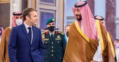 فى ثانى أيام جولته الخليجية.. رئيس فرنسا يصل جدة ويلتقى ولى عهد السعودية.. أزمة لبنان والخليج تتصدر المباحثات.. ماكرون: استقالة قرداحى تفتح باب إعادة العلاقات مع السعودية.. و13 اتفاقية حصاد زيارة ماكرون لأبوظبى