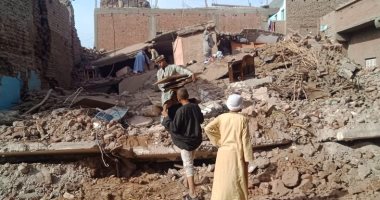 تفاصيل انهيار عقار فى أسيوط وانتشال عدد من الضحايا وبدء رفع الأنقاض.. لايف