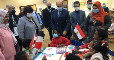 وزيرة الثقافة ومحافظ أسوان يفتتحان مكتبة السلام بمنطقة الإيواء لمتضرى السيول
