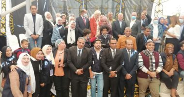 وفد تنسيقية شباب الأحزاب والسياسيين يشارك السفير الكندى فى زيارة للأقصر