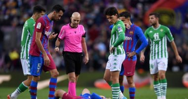 نقل جافي لاعب برشلونة إلى المستشفى بعد إصابته في الرأس.. صور