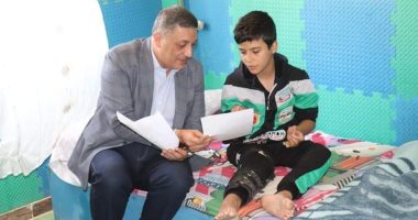 "الطفل الباكى" توفى والده وتخلت عنه والدته لتتزوج.. دار رعاية البنين فى الزقازيق تستقبله.. ويؤكد: مبسوط الحمد لله وضحكتى رجعت ليا.. ومسئول وحدة حماية الطفل: يتلقى رعاية طبية ونفسية كاملة وحالته تحسنت.. صور