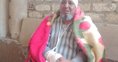 ضربوا مدير المدرسة بالساطور.. أول لقاء مع المجني عليه ببنى مزار (فيديو وصور)