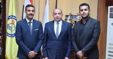 رئيس جامعة بنى سويف يستقبل رئيس اتحاد الطلاب ونائبه.. اعرف التفاصيل