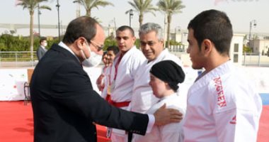 الرئيس السيسي لشاب من ذوي الهمم باحتفالية قادرون باختلاف: كسبنا إعلامى رائع.. صور