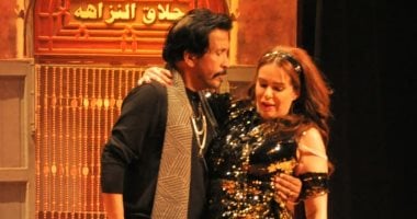 مجدى فكرى ودنيا عبد العزيز يعرضان "زقاق المدق" كامل العدد على مسرح البالون
