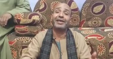 موسيقار الجركن مداح النبى.. عماد فنان مواويل قبطى فى مدح الرسول بالمنيا. ويؤكد: لا أحفظ المواويل ولا أحضرها ودائم الارتجال.. أعيش مع أشقائى وجيرانى من المسلمين ولا فرق بيننا.. شاركت مكرم المنياوى حفلة.. فيديو