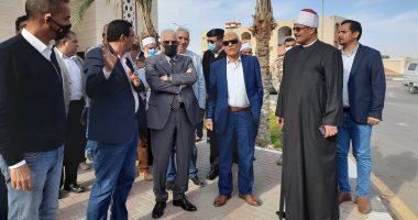 محافظ جنوب سيناء يتفقد مخر السيل بطريق حمام موسى.. صور