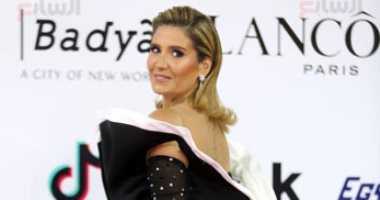 هنا شيحة وبسمة وأسماء جلال بفساتين جاذبة فى ختام القاهرة السينمائى