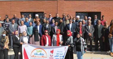 أعضاء بتحالف الأحزاب بسوهاج يتفقدون مشروعات "حياة كريمة" بقرية أم دومة بطما