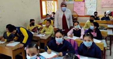 طلاب الصف الرابع الابتدائى يؤدون امتحان العلوم فى ثانى أيام اختبارات ديسمبر