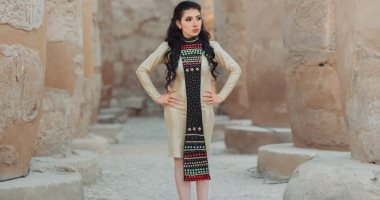 فتاة أقصرية تصمم ملابس بالطراز الفرعونى وتلتقط صورا بها فى المعابد.. صور
