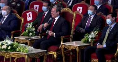 "قادرون باختلاف".. الطفل المعجزة يفتتح الاحتفالية بقراءة القرآن.. وفتاة تطلب إصدار الوثائق بطريقة برايل.. والرئيس السيسي: "حالا".. ويوجه الشكر للطفل مهند على مادة احترام الآخر: "هو اللى قال لنا وعلمنا".. فيديو
