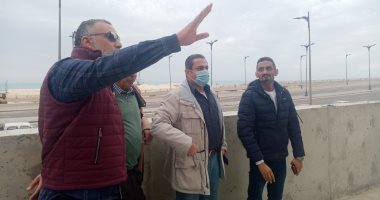 نائب وزير الإسكان يتفقد مشروعات مدينة العلمين الجديدة  