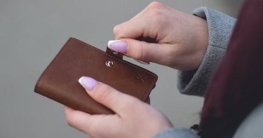 اعرف اللون المناسب لمحفظتك حسب علم الطاقة عشان فلوسك ما تطيرش