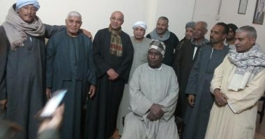 صور.. جلسة مصالحة ودية بين عائلتين بقرية البعيرات لإنهاء خصومة بينهما بالأقصر