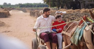 أحمد عز فى كواليس فيلمه القصير "أخويا" مع المخرجة ساندرا نشأت.. صور