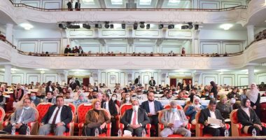 رئيس جامعة بني سويف يشهد فعاليات الندوة التثقيفية حول مناهضة العنف ضد المرأة