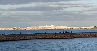 طقس معتدل على مطروح والساحل الشمالي نهارا مع سطوع الشمس.. لايف