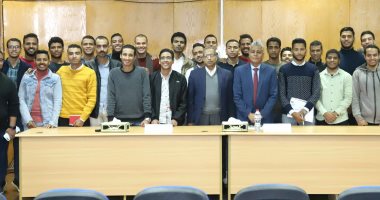 رئيس جامعة جنوب الوادي يلتقي أعضاء مجلس اتحاد طلاب الجامعة