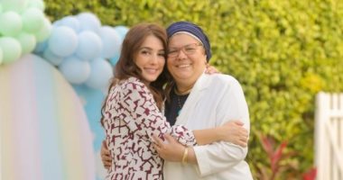 كندة علوش فى رسالة لحماتها بمناسبة عيد ميلادها: أنا محظوظة إن عندي أم تانية بتحبني 