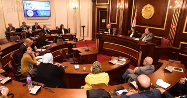 "تعليم الشيوخ" تفتح ملف "صورة المرأة فى المناهج الدراسية".. توصى بمراجعة الكتب والأنشطة المدرسية وتضمين المناهج صورا إيجابية لها بالمجالات العلمية.. وبرلمانية: مكاسب المرأه فى عهد الرئيس السيسى غير مسبوقة