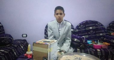 أبوالمجد عبقرى قنا الصغير.. حول علبة سمن لغسالة وماكينة حلاقة لمكنسة.. الطفل ذو الـ10 سنوات يكشف سر الموهبة: الحكاية بدأت بفك وتركيب الألعاب الصغيرة لاستكشافها.. أسرتى تدعمنى دائما وأتمنى أن أصبح مهندسا.. فيديو