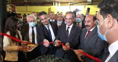 وزير الاتصالات يفتتح مكتب بريد أسوان المطور.. صور