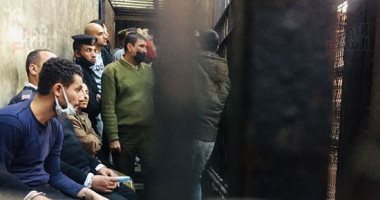المتهم بمذبحة الإسماعيلية يظهر هادئًا فى قفص الاتهام بثانى جلسات محاكمته.. صور