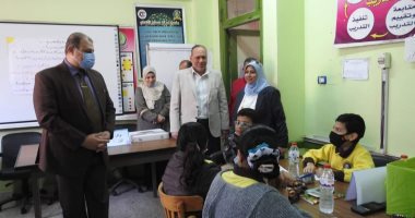 مدير تعليم المنوفية يتابع إختبار الصف الرابع الابتدائي ليومها الثاني