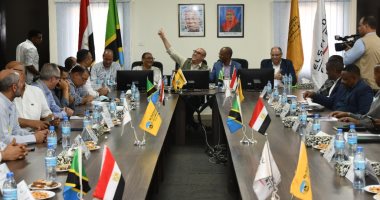 وزير الإسكان يجتمع مع وزير الطاقة التنزانى لعرض تطور أعمال سد "جوليوس نيريري"