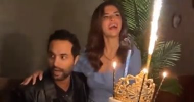 كريم فهمى يحتفل بعيد ميلاده مع زوجته وأصدقائهما المقربين.. فيديو وصور